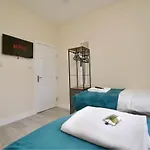 Monks Villa Fully Furnished Home Coventry