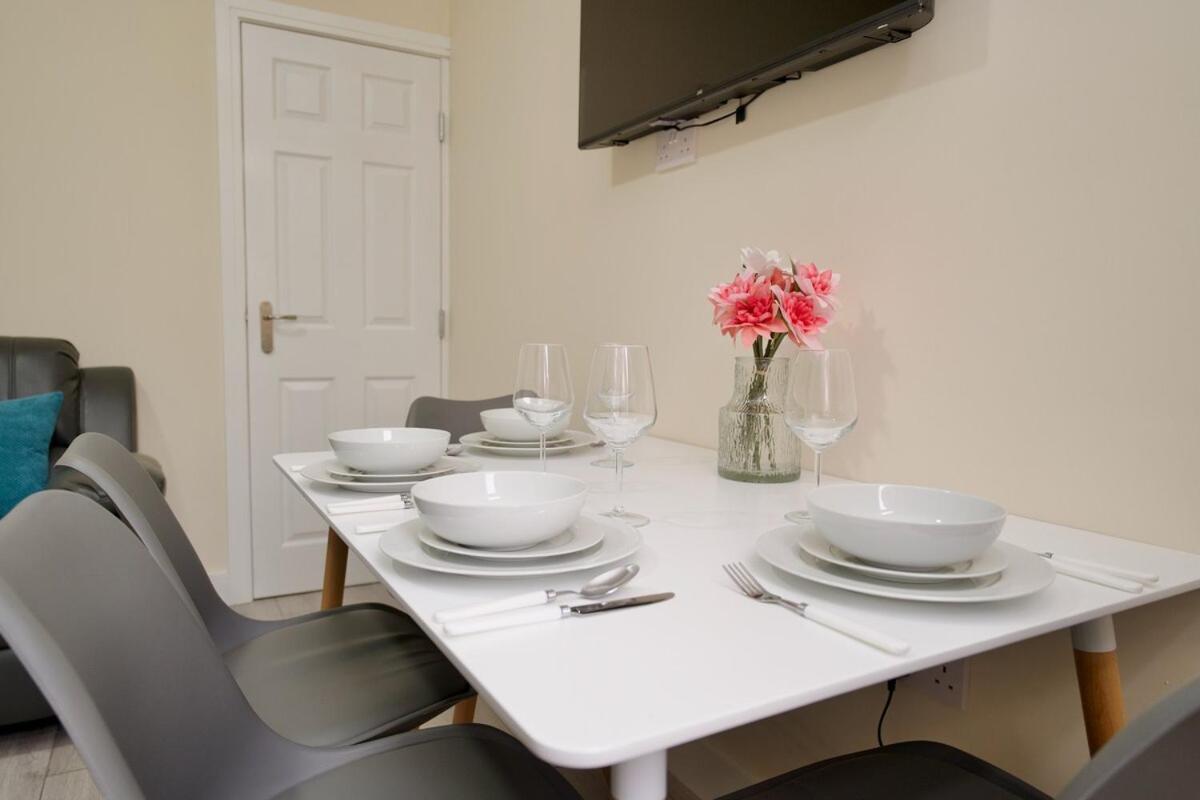 Monks Fully Furnished Holiday home Coventry